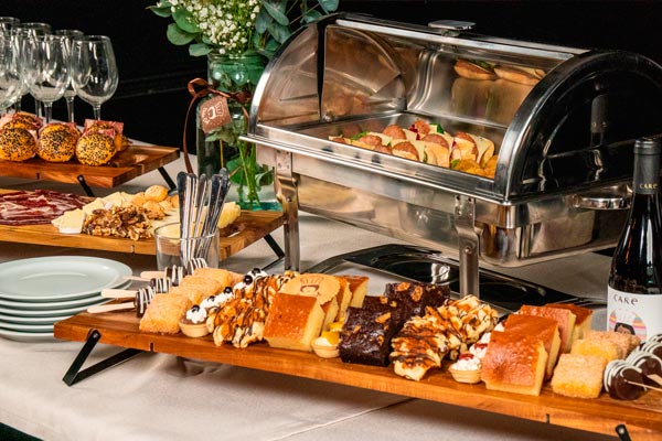 Catering Cóctel con Montaje en Madrid y Zaragoza. Doña Col Catering.