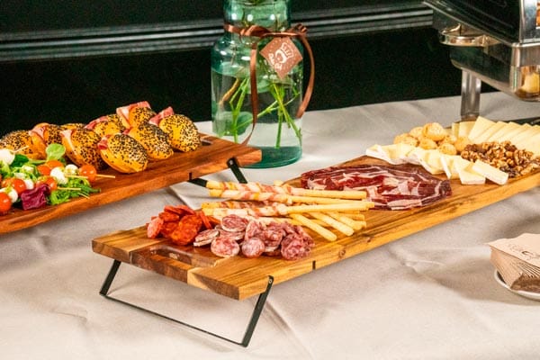 Catering Cóctel con Montaje en Madrid y Zaragoza. Doña Col Catering.