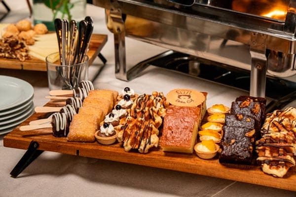 Catering con Montaje para Coffee Break Elegante en Madrid. Doña Col Catering.