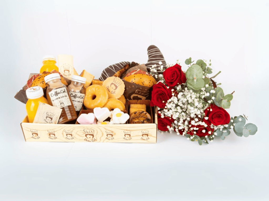 Desayuno con rosas para 2 personas